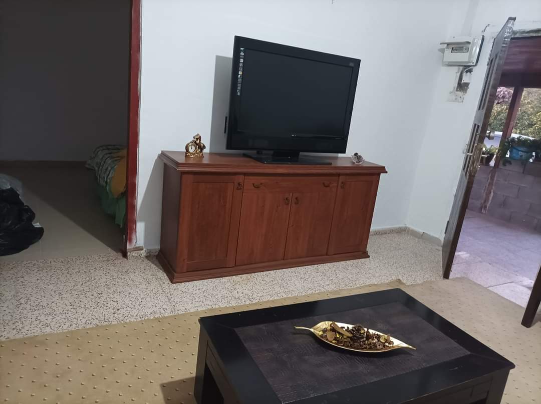 Evi yanan aileye Maraş Birlik ve Dayanışma derneği koştu