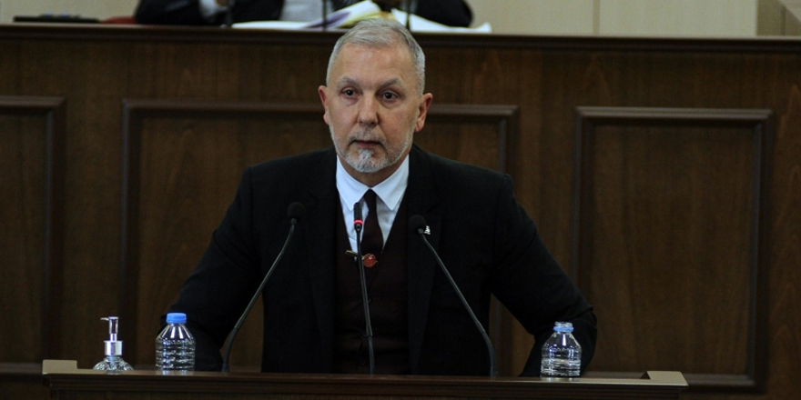 Serhat Akpınar: Kendi sorunlarımızdan kendi çabamızla ve Türkiye’nin desteğiyle başa çıkabiliriz