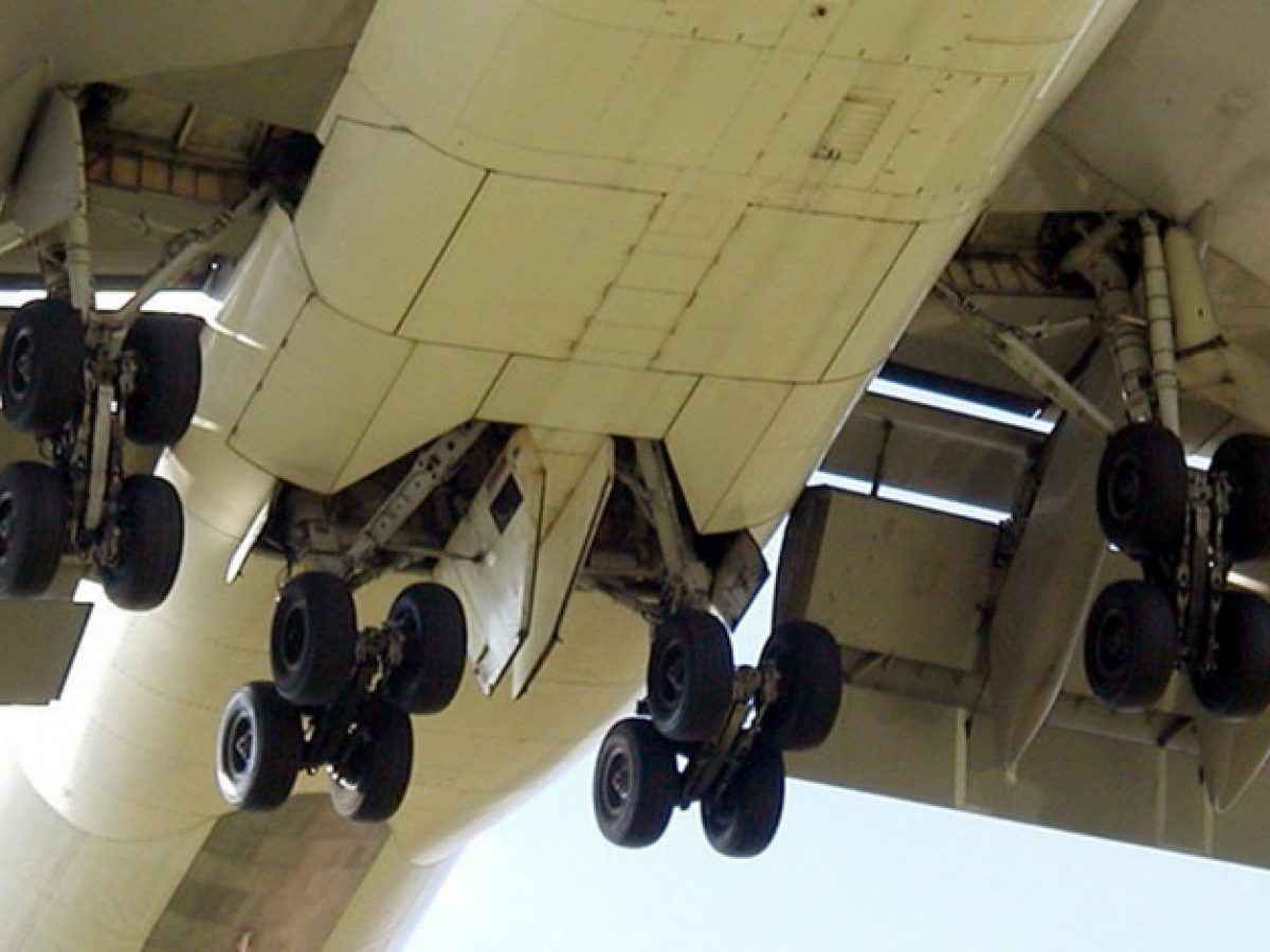 Kanada’dan Amsterdam’a gelen yolcu uçağının iniş takımlarında ceset bulundu