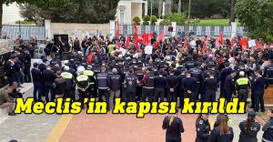  Meclis kapısı kırıldı, güvenlik polis tarafından sağlanıyor