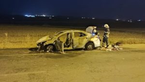 Seyir halindeki araç tamamen yandı