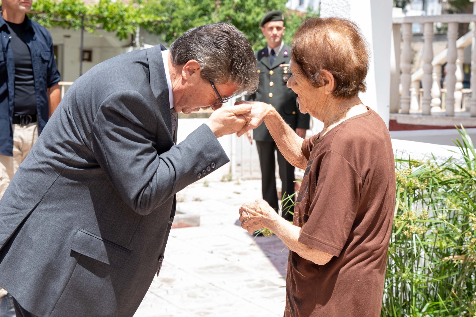 Başbakan Ünal Üstel, Neriman Yıldızal’a Mücahitlik Madalyası Taktim Etti