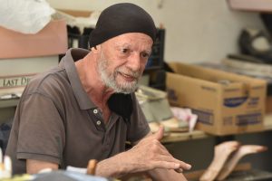 Mehmet Meta, Kuzey Kıbrıs’ta bir elin 5 parmağından az kalan kundura ustalarından biri…