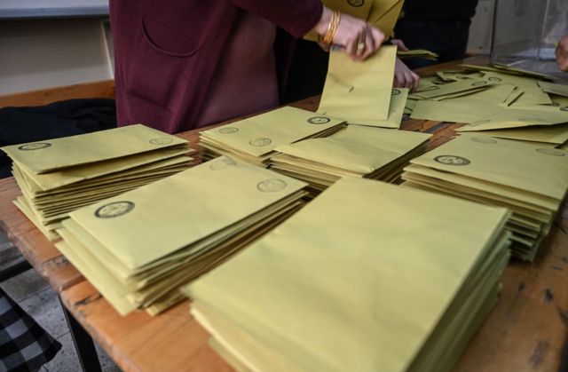 YSK adayları ilan etti, milletvekilliği için 13 kişi yarışacak