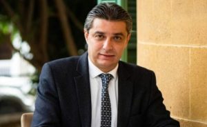 Bazıları gibi sözde değil özde halkımızın yanında olacağım