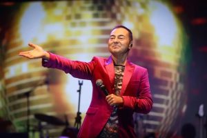 Serdar Ortaç yeni çıkacak şarkısını böyle duyurdu: ”Çıksa ne olur, çıkmasa ne olur?”