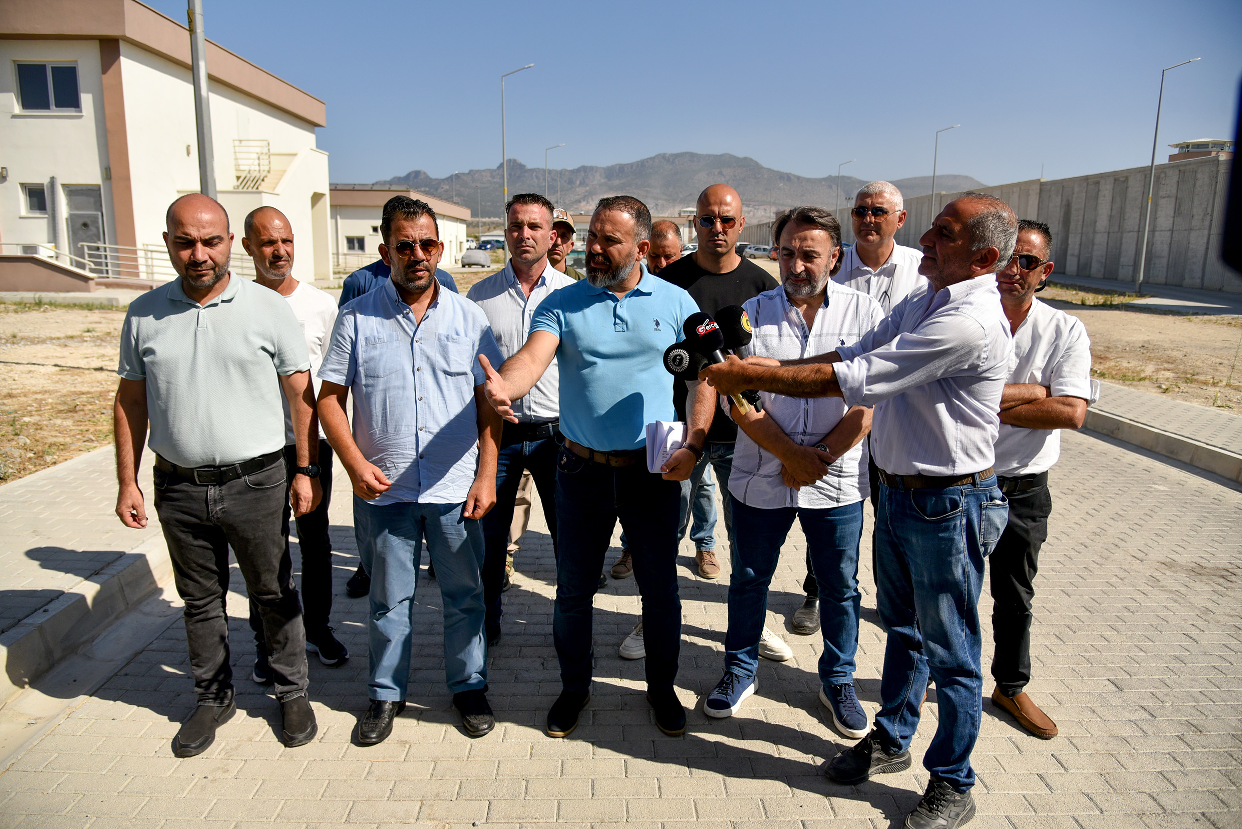 KTAMS, KAMUSEN ve KAMU-İŞ Merkezi Cezaevi’nde tam gün grev uyguladı