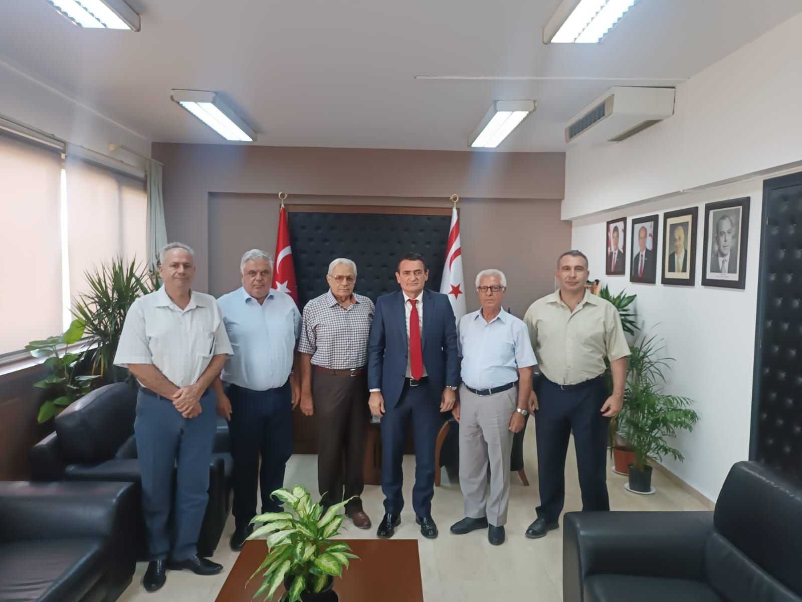 Oğuz, Kıbrıs TMT Mücahitler Derneği başkan ve yönetim kurulu üyelerini kabul etti