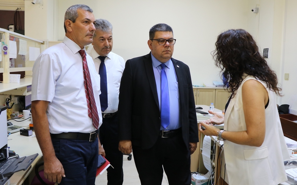 Berova, Gelir Ve Vergi Dairesi Girne Şubesi’nde İncelemelerde Bulundu