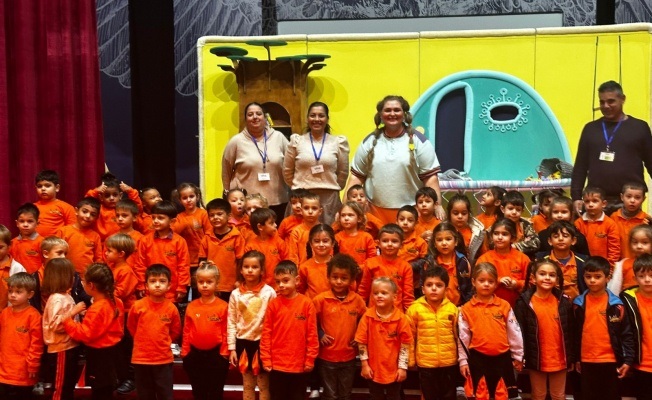 Devlet Tiyatroları, çocuklar için sahnede