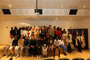 LAÜ’de “Eczacılar, İlaç Endüstrisi Sizleri Bekliyor” konulu konferans gerçekleştirildi