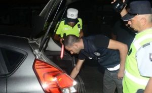 Lefkoşa’da operasyon… Araçlarından çıkanlar şaşkına çevirdi!