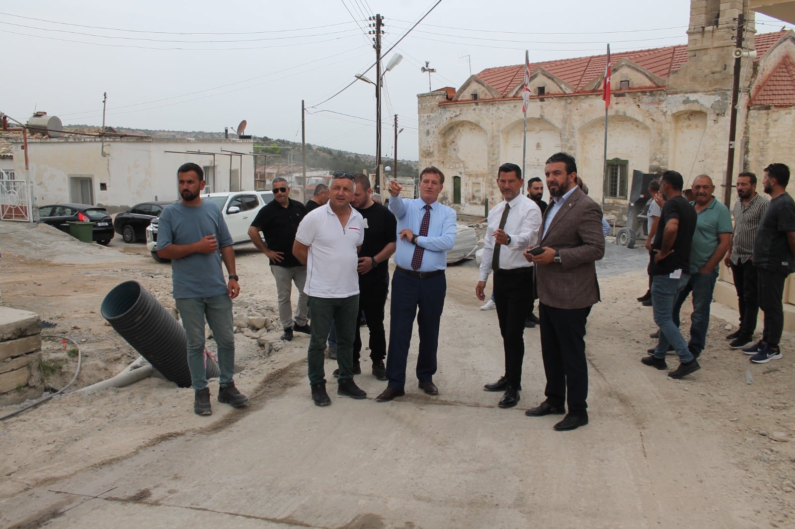 BAHÇELİ’DE YOL YENİLEME ÇALIŞMALARI BAŞLADI