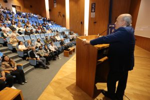 LAÜ’de “Dişçinin Korkusu” konulu belgesel ve söyleşi gerçekleştirildi