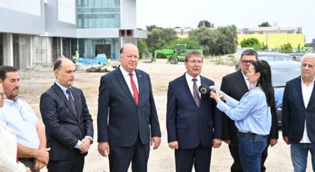 Başbakan Üstel yapımı süren yeni Girne Hastanesi’ndeki çalışmaları yerinde inceledi