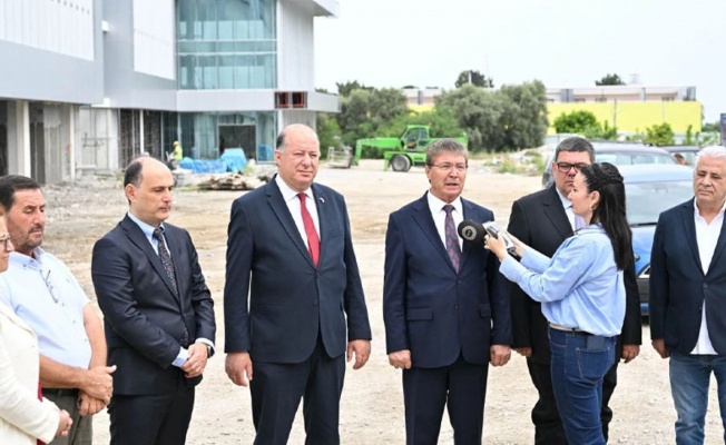 Başbakan Üstel yapımı süren yeni Girne Hastanesi’ndeki çalışmaları yerinde inceledi
