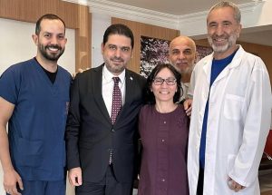 SAVAŞAN BAYRAMDA KKTC’DEKİ SAĞLIK TURİSTLERİNİ ZİYARET ETTİ