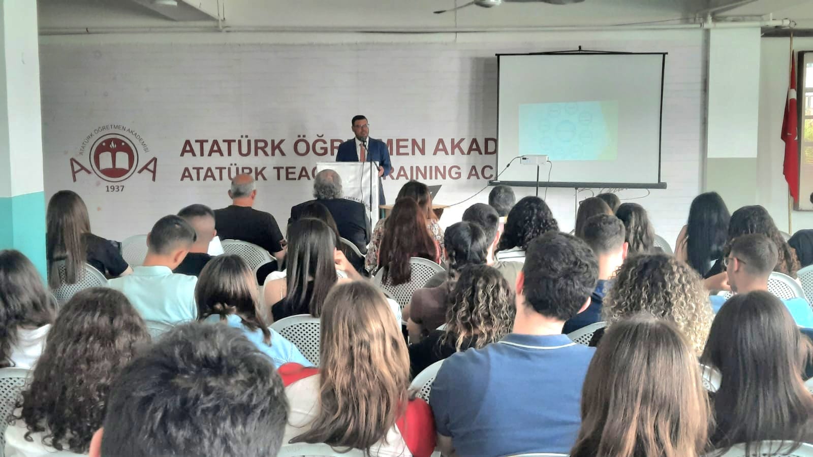 LAÜ Akademisyeni Sağsan Atatürk Öğretmen Akademisi’nde söyleşi gerçekleştirdi