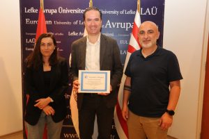 LAÜ’de düzenlen konferansta “Yapay Zekanın Karanlık Yüzü ve Dijital Örgütler Üzerindeki Etkileri” ele alındı 