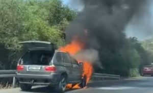Ciklos mevkiinde seyir halindeki araç yandı