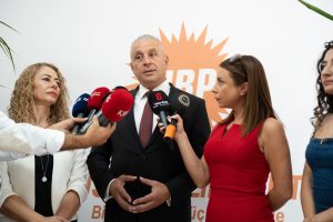 “GÜNEŞ’İN ÜZERİNE ÇÖKEN KARA BULUTLARI DAĞITACAĞIZ”