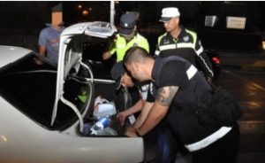 422 sürücü kontrol edildi, 3’ü tutuklandı