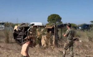 Akçay yolunda askeri araç devrildi: 12 yaralı