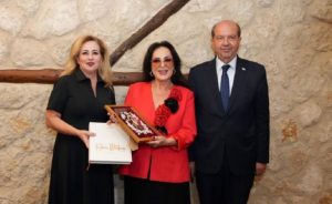 Cumhurbaşkanı Tatar ve eşi Sibel Tatar, Türkan Şoray ile bir araya geldi