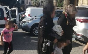 Güney Kıbrıs’tan ülkeye kaçak gelen üç anne, dört çocukla polise sığındı