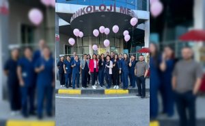 Hemşireler Onkoloji Merkezi’nden pembe balon uçurarak meme kanserinde erken tanının önemine dikkat çekti