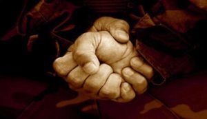 İş arkadaşına yumruk attı, üç dişini kırdı