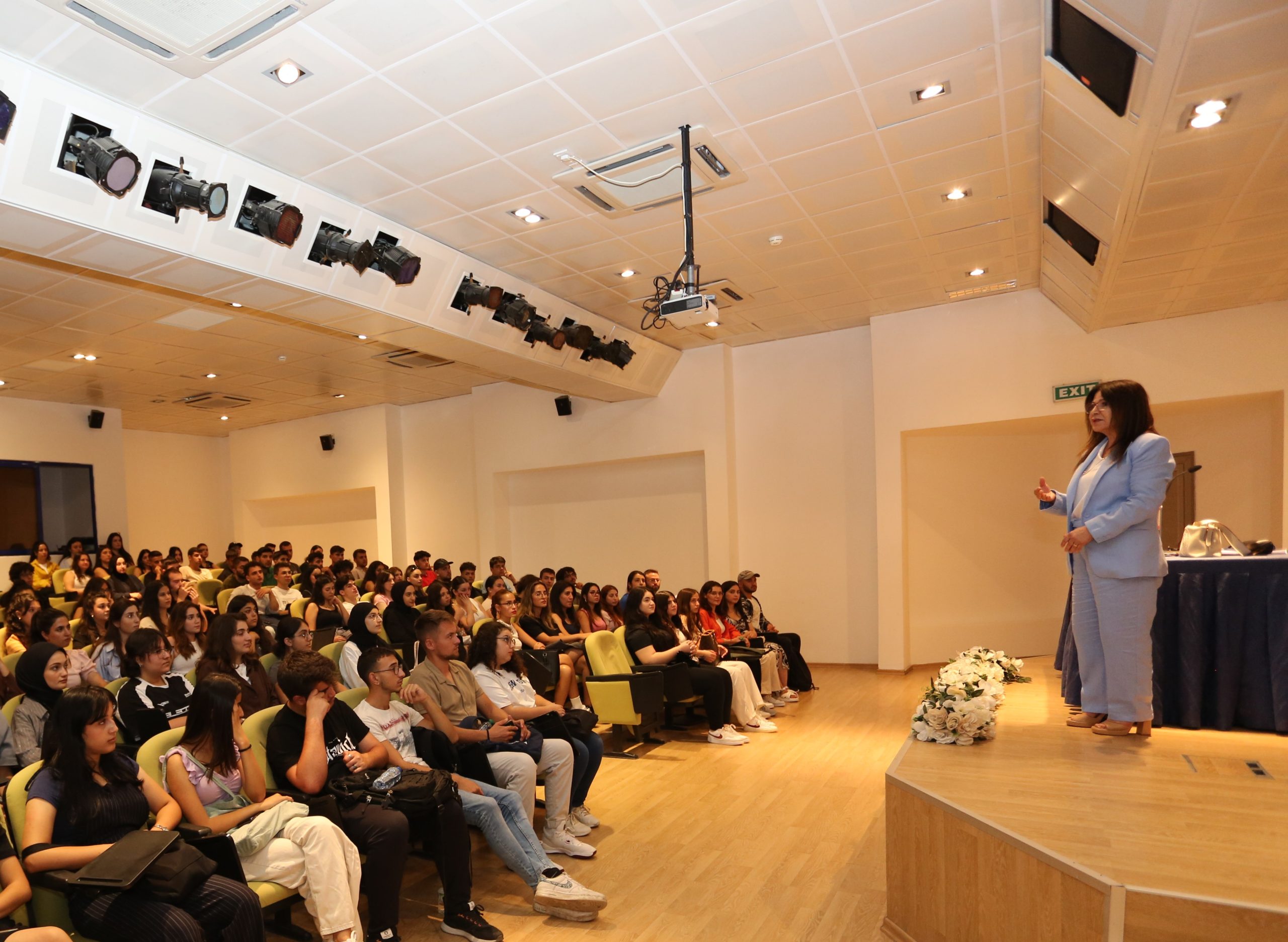 LAÜ Eğitim Fakültesi öğrencileri bilgilendirme toplantısında bir araya geldi