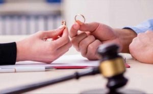 Evli çiftten akılalmaz dolandırıcılık: 43 yılda 12 kez boşandılar