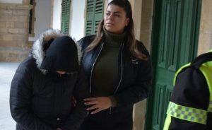 Vakıflar’a ait araziyi kiralayacağı vaadiyle 25 bin 300 sterlin para aldı!