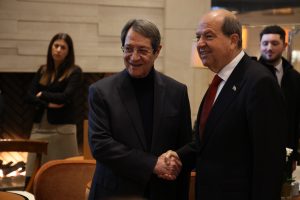 Cumhurbaşkanı Tatar, eski Rum lider Nikos Anastasiadis ile görüştü