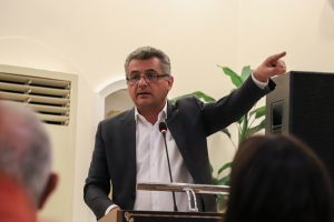 Erhürman: “Hükümet gereksiz uzatmalar yaşıyor, bu da halka zarar veriyor”