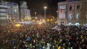 Kuzey Makedonya’daki gece kulübü yangını nedeniyle başkent Üsküp’te gösteri düzenlendi