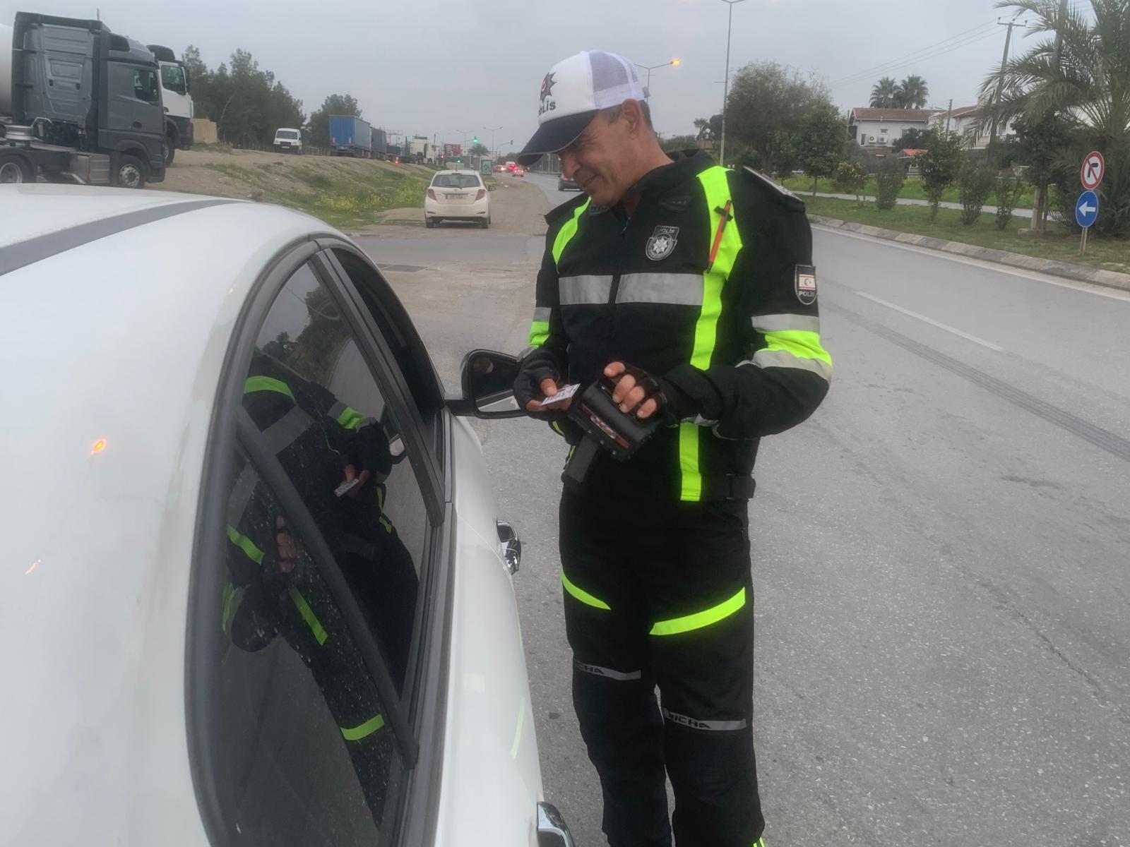 Ülke genelindeki trafik denetimlerinde 307 sürücü rapor edildi