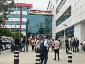 İsias’ın yıkılmasında kusuru bulunan kamu görevlilerinin davasında enkazda vefat edenlerin ailelerine söz verilmeye başlandı