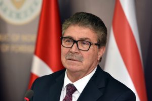 “Bu çağ dışı anlayışı ve gençlerimizin gelişimini engelleme çabasını şiddetle kınıyoruz.”