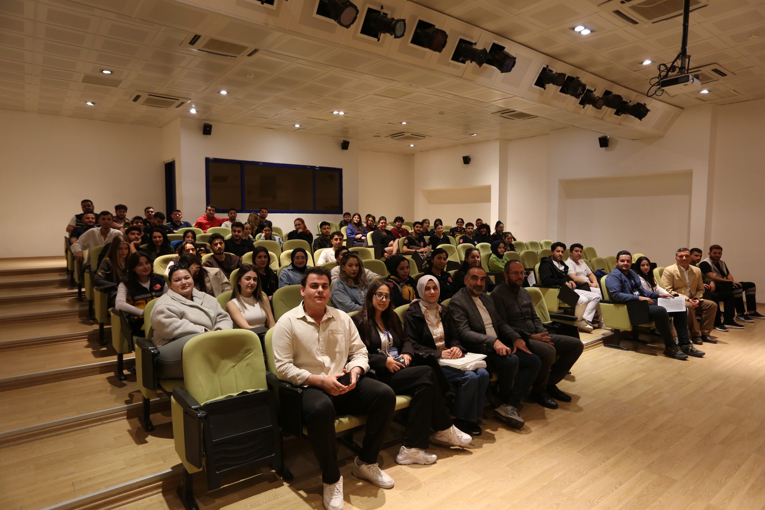 Lefke Avrupa Üniversitesi’nde Depremde Yaralı Taşıma konulu seminer yapıldı