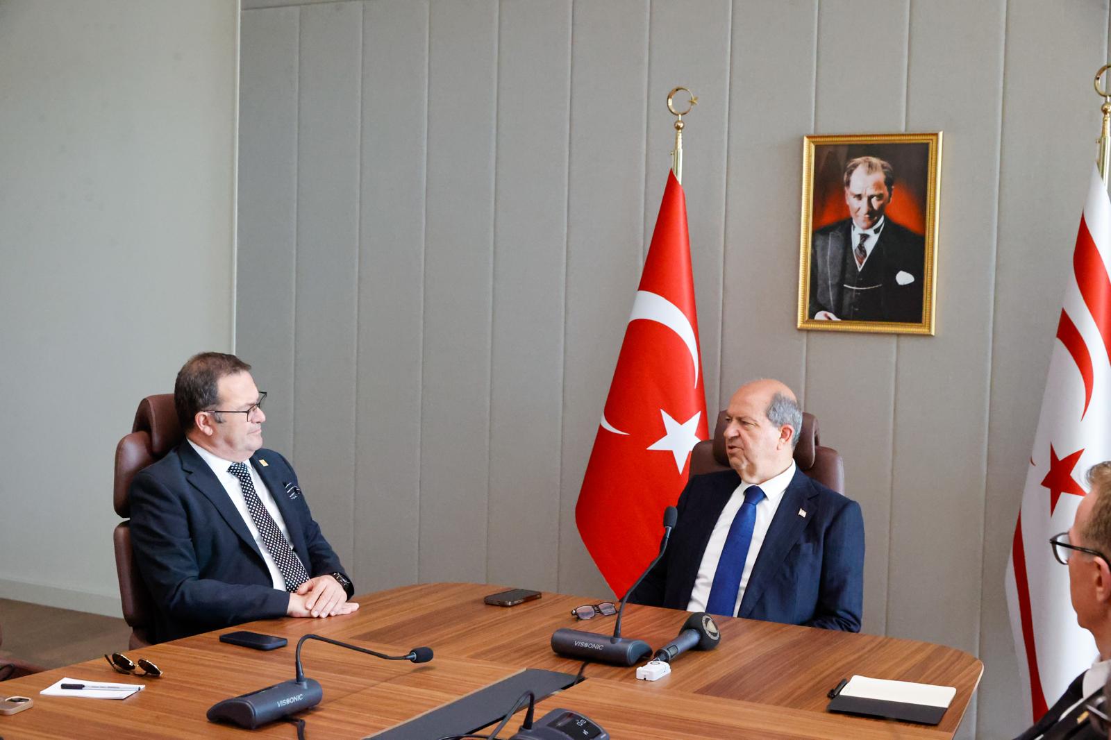 Cumhurbaşkanı Tatar, Kıbrıs Türk Ticaret Odası Başkanı Deniz ve heyetini kabul etti