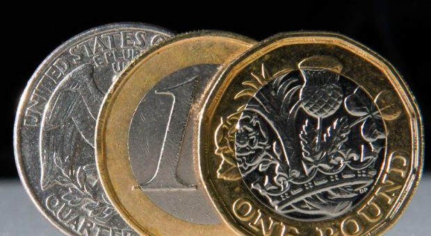 Sterlin 54,65 TL, euro 47,10 TL, dolar 40,10 TL’den işlem görüyor