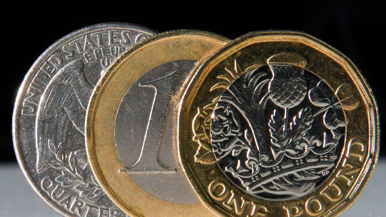 Sterlin 54,65 TL, euro 47,10 TL, dolar 40,10 TL’den işlem görüyor