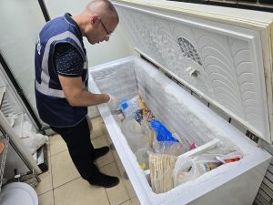 İskele’de su ürünleri denetlendi, yasal sınırlara uymayan balıklara el konuldu