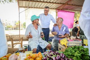 Erhürman, bugün Gönyeli Salı Pazarını ziyaret etti
