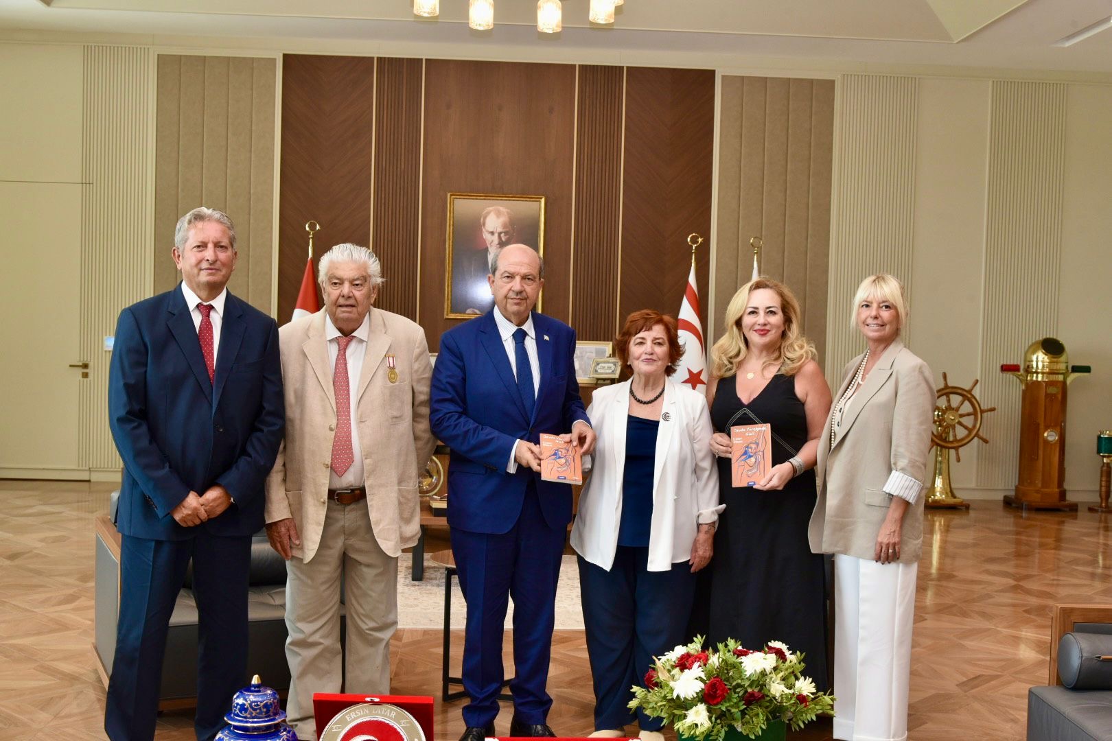 Cumhurbaşkanı Tatar, yazar Canev Dinçer’i kabul etti