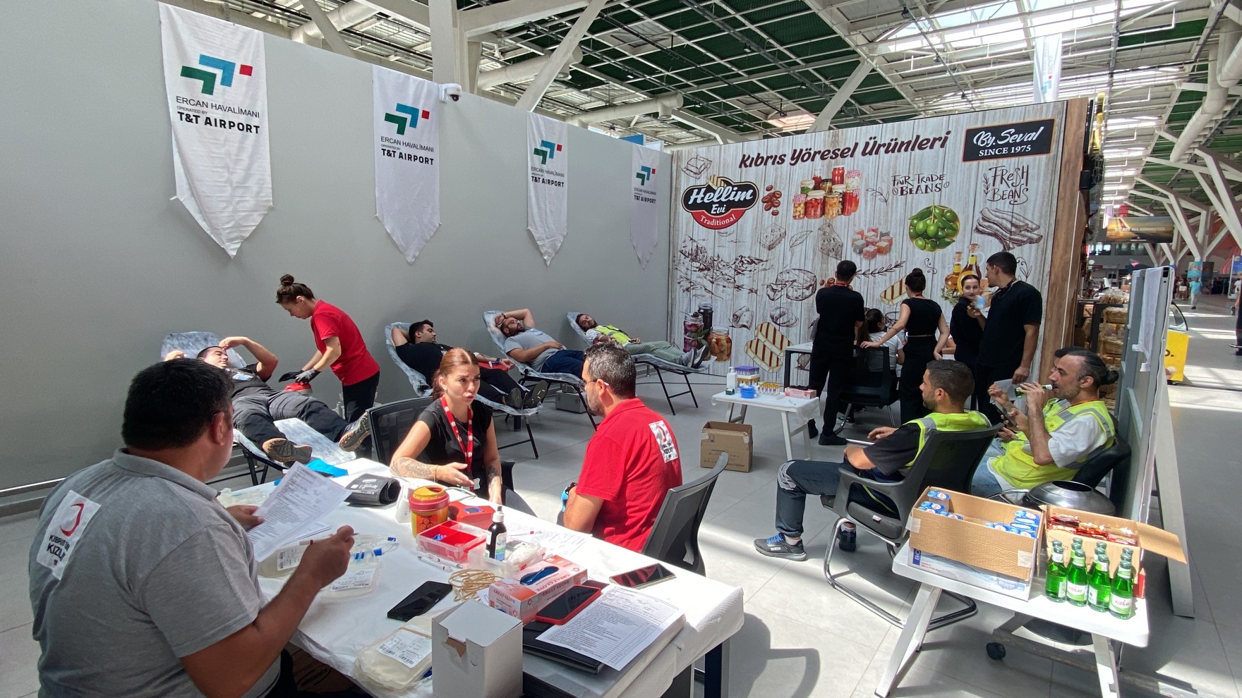 Ercan Havalimanı’nda, “Her damla kan, bir candır” sloganıyla kan bağış kampanyası düzenlendi