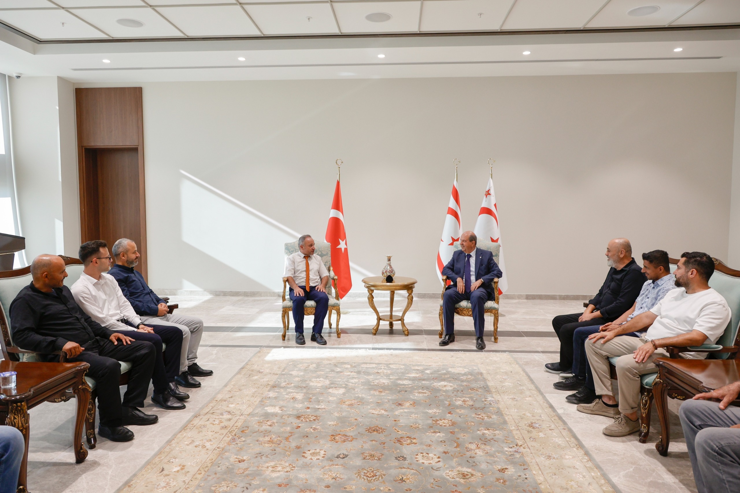 Cumhurbaşkanı Tatar, Güzelyurt Milli ve Manevi Değerleri Koruma Derneği heyetini kabul etti