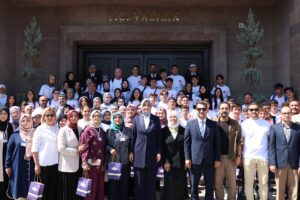 Hala Sultan İlahiyat Koleji öğrencileri Afyonkarahisar Valisi’ni ziyaret etti